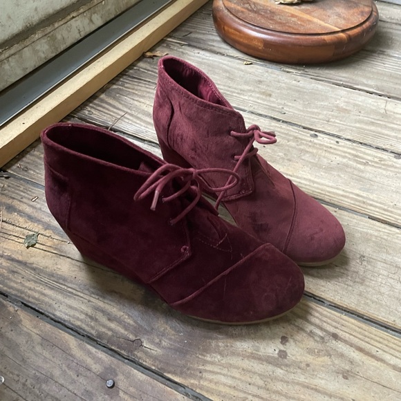 Tom’s burgundy wedges - Picture 2 of 6